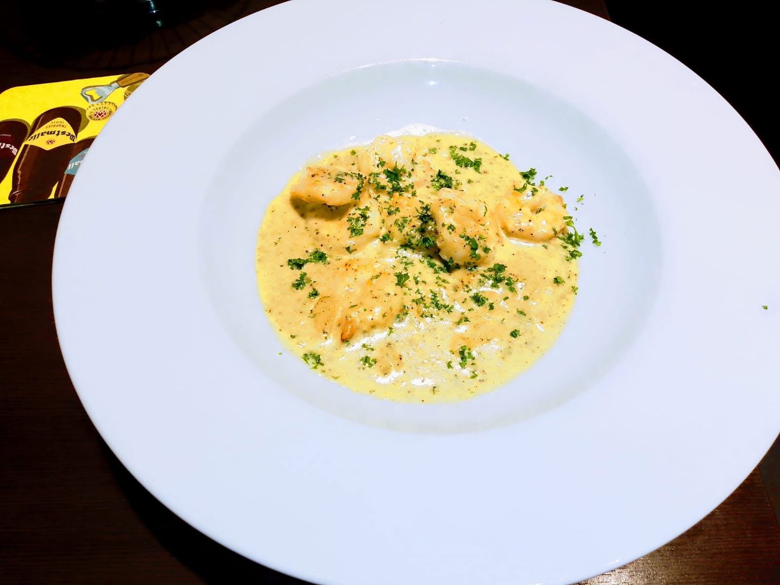 Cassolette de scampis à la crème et fines herbes
