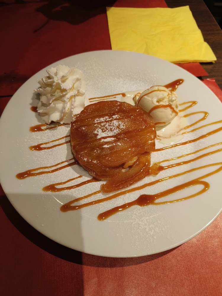 Tarte tatin revisitée, glace vanille et chantilly