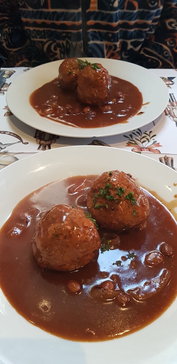 Boulets à la liégeoise, sauce brune et persil